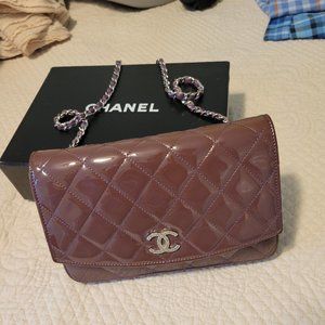 **firm** Chanel Brilliant WOC